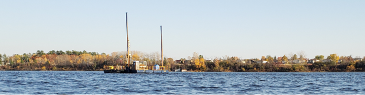 Barge sur la rivière des Outaouais